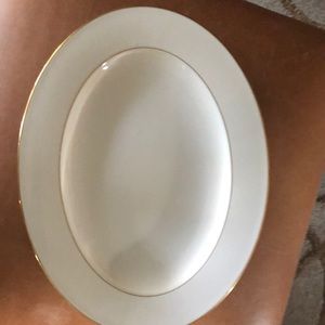 LENOX CHINA HAYWORTH 16" OVAL SERVING PLATTER